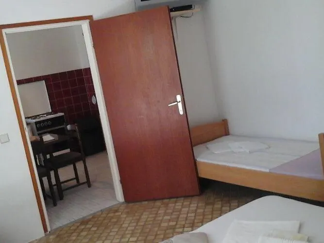 And Katja - Two Bedroom With Terrace Daire Mlini